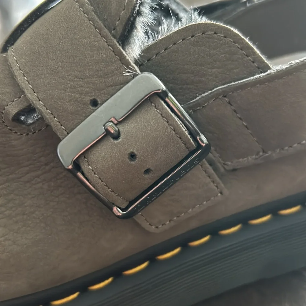 ✨Sold✨Dr. Martens Jorge ll Fur Line Khaki Mule Clog Tumbled Leather Mens Size 10 - Picture 9 of 11